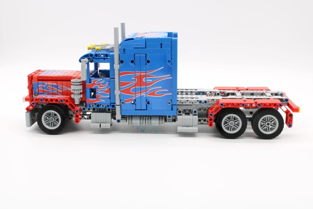 Конструктор Mould King Power Brick 15001. Грузовик Peterbilt, 839 деталей, пульт ДУ, двигатель. Фото 3